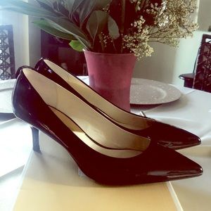 🆕 Michael Kors
Flex Patent Kitten-Heel Pumps